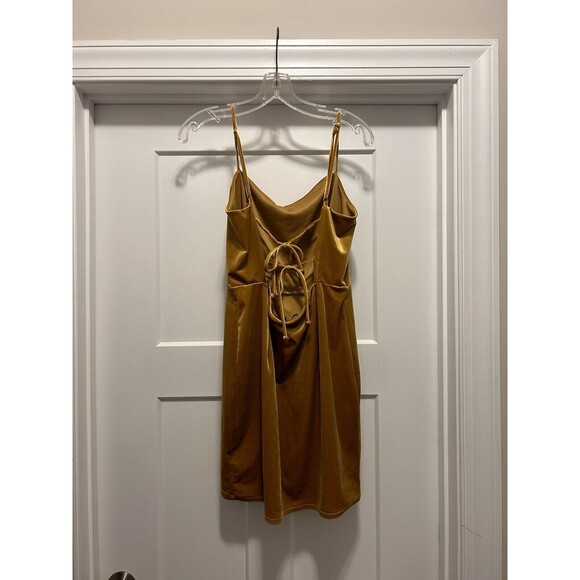 Urban Outfitters Dress Gold Velvet Open Back Mini dress Size Large Game Day Hoco - Picture 2 of 7